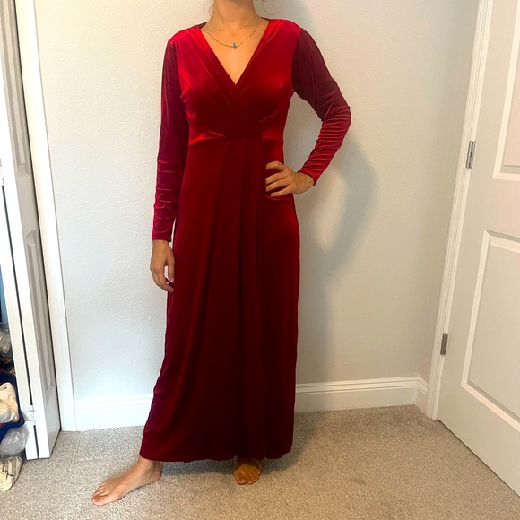 Miss Closet Dresses & Skirts - Red Velvet Wedding Dress